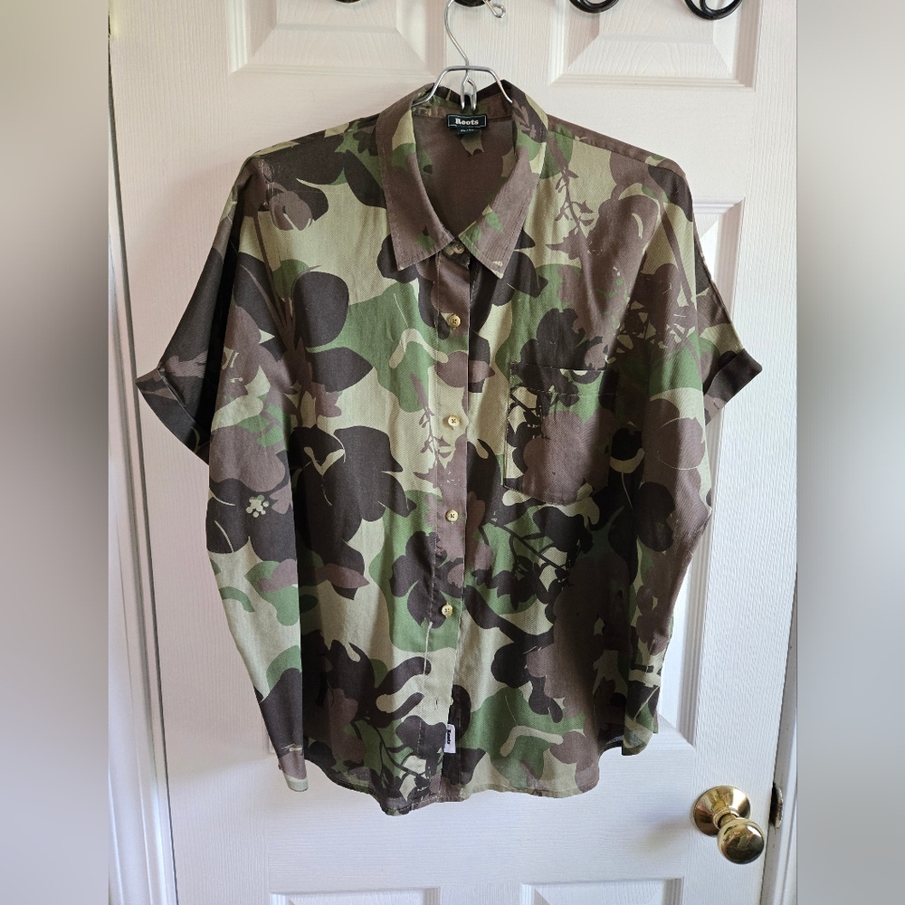 Roots Canada Womens Camo Shirt. XL